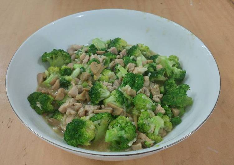 Brokoli Cah Ayam Jamur (Chinese Chicken Broccoli Mushroom Sauce)