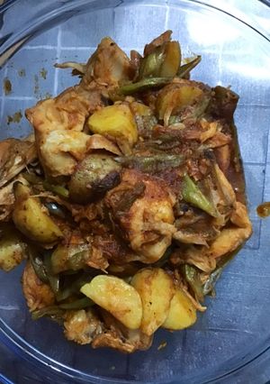 A picture of Chicken Afritada.