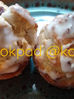 A picture of Baked Sour Cream Glazed Doughnut Muffins.