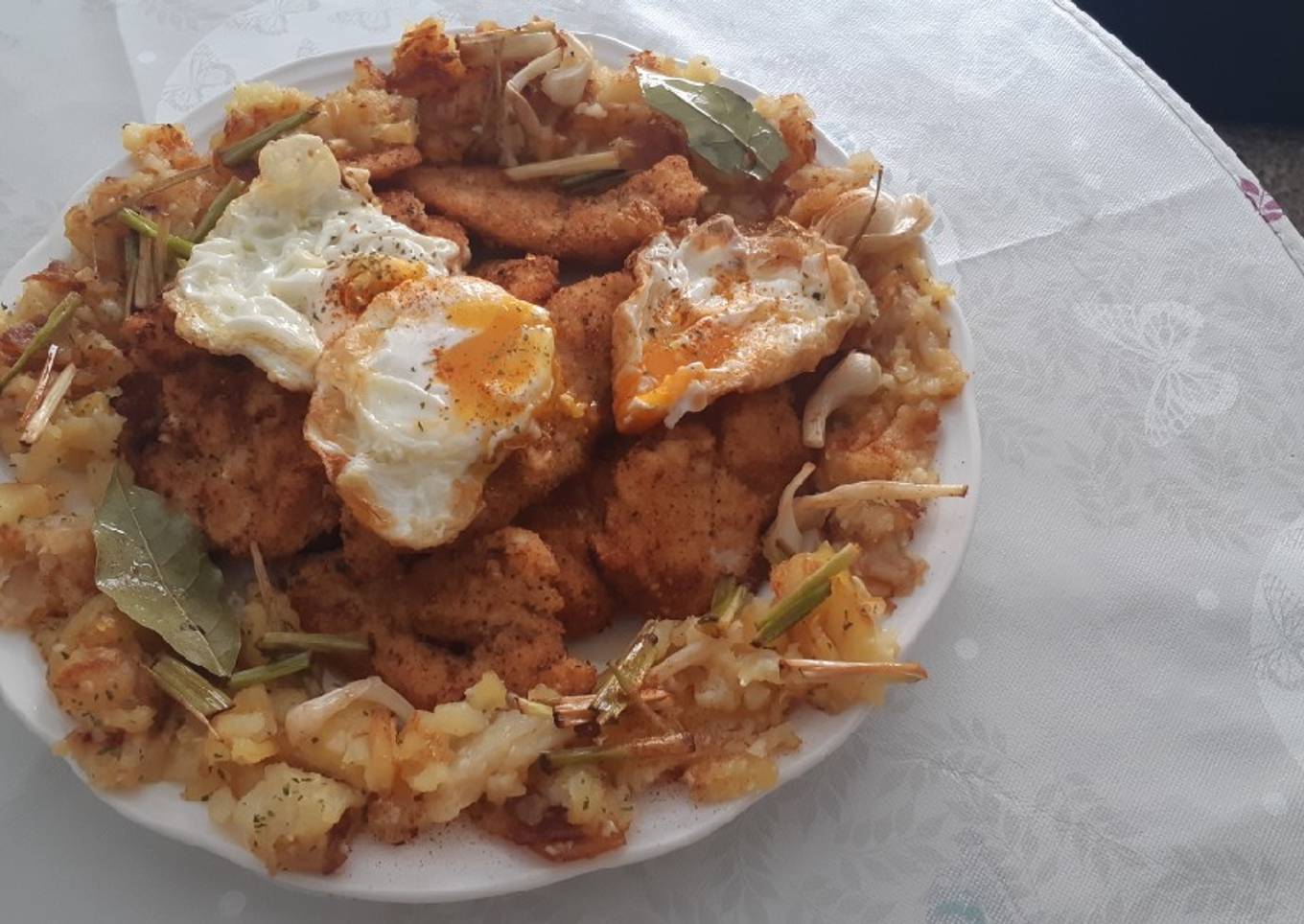 Plato combinado de mezcla de sabores riquísimo. Increíble