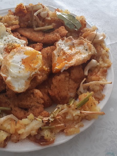 Una foto de Plato combinado de mezcla de sabores riquísimo. Increíble
