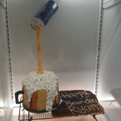 A picture of beer mug cake.