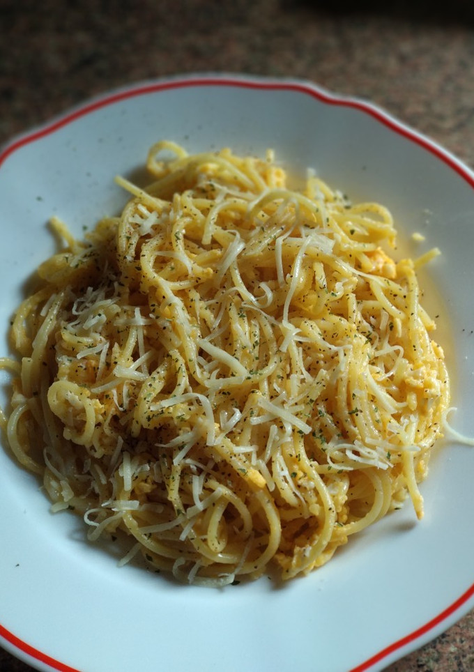 Una foto de Espaguetis con huevos
