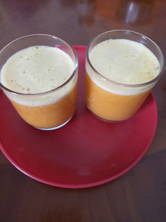 ஆரஞ்சு கேரட் குல்கந்து ஷேக் (Orange Carrot kulkand Recipe in Tamil) செய்முறை முக்கிய புகைப்படம்