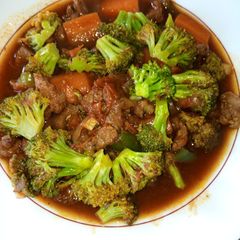 A picture of Beef stew with broccoli.