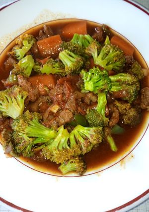A picture of Beef stew with broccoli.