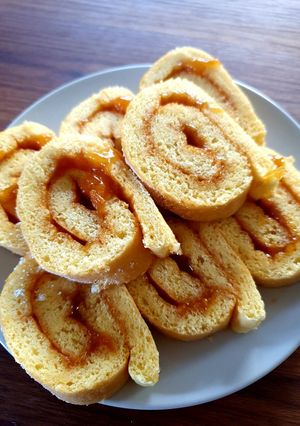 Piskótatekercs 🍑🔪 recept fotója