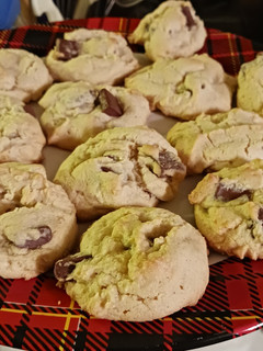 A picture of Peanutbutter Chocolate Chip Cookies.