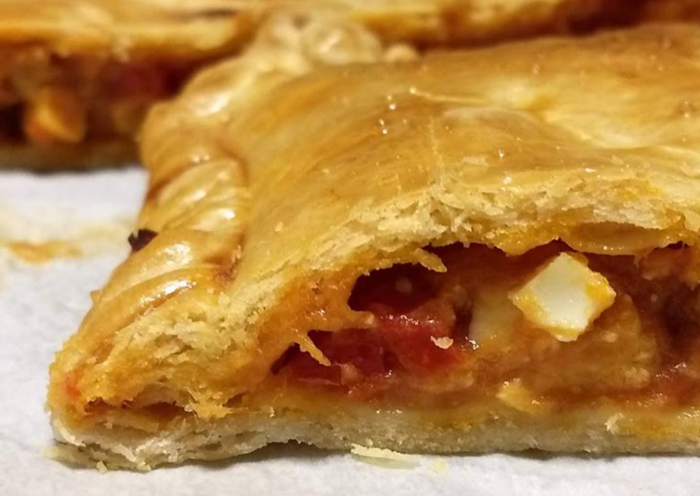 Coca de tomate (empanada típica de Castellón)