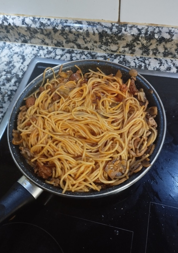Una foto de Spaghetti con tomate