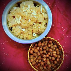 A picture of Halwa chane bhog prasad.