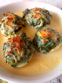 Una foto de Huevos rellenos de espinacas gratinados