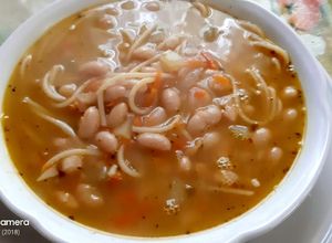 Una foto de Porotos con Rienda en Caldo