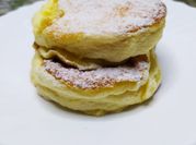 Una foto de pancakes japones