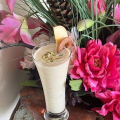 A picture of Apple Anjeer Milk Shake.