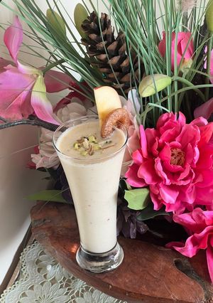 A picture of Apple Anjeer Milk Shake.