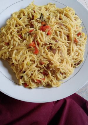 Jollof din taliya me busheshen kifi ainihin hoton girkin