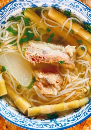 Hình của món Bún sườn heo măng le.