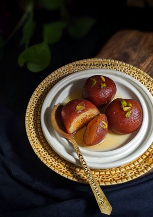 A picture of Instant Gulab Jamun.