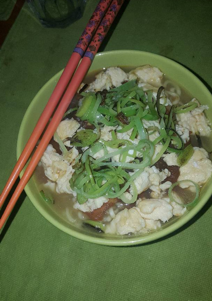 Una foto de Fideos chinos al estilo tradicional