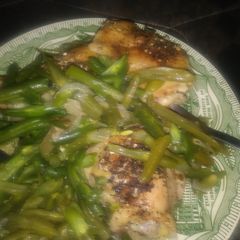 A picture of B's Chicken Thighs With Green Beans.