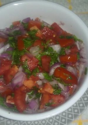 Una foto de Pico de gallo o salsa Criolla a lo Carmelita