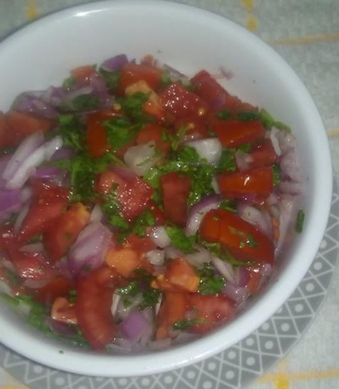 Una foto de Pico de gallo o salsa Criolla a lo Carmelita