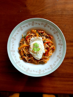 A picture of Pasta bellpepper salsa.
