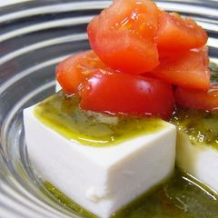 A picture of Chilled Tofu with Genovese Sauce & Tomato.