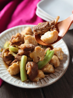 A picture of Cauliflower and Beef Stir-Fry with Oyster Sauce.