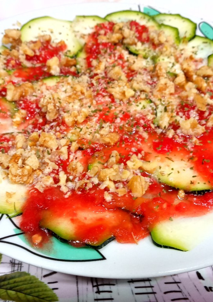 Una foto de Carpaccio de calabacín