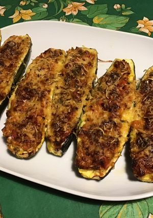 Une photo de Courgettes farcies jambon tomates emmental et origan