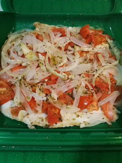 Una foto de Merluza con tomate y orégano (Lékué)