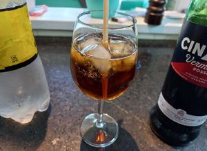 Una foto de Cinzano con tónica