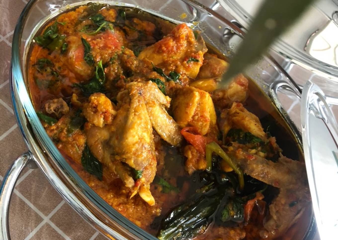 Ayam wajan dengan kemangi