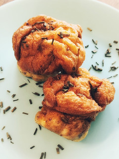 Una foto de Mini fritatas de 3 quesos en freidora de aire