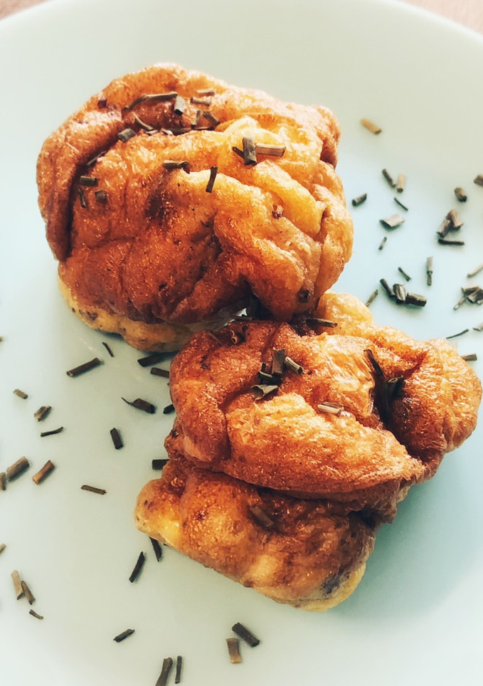 Una foto de Mini fritatas de 3 quesos en freidora de aire