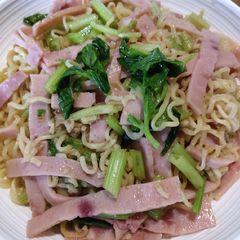 A picture of Indo Mei (mi goreng).