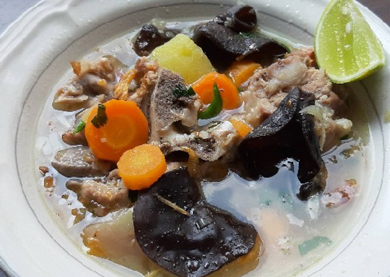Sop tulang Babi