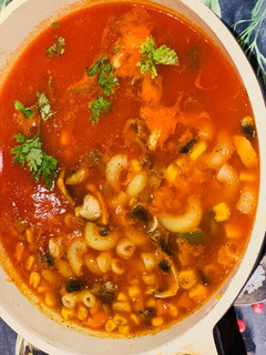 A picture of Macroni and vegetable Soup.