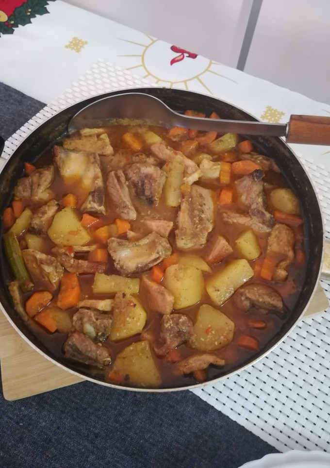 Una foto de Cocido de costillitas y chuletas ahumadas