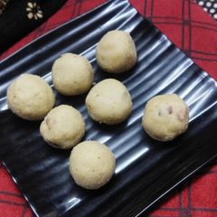 A picture of Poha (Aval) Ladoo.