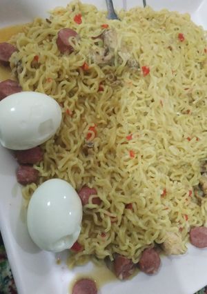A picture of Garnished noodles.