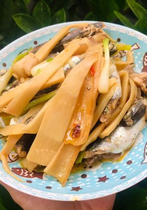 Hình của món Cá nục kho măng và ba rọi.