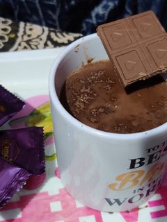 हॉट चॉकलेट (hot chocolate recipe in Hindi) रेसिपी मुख्य फोटो