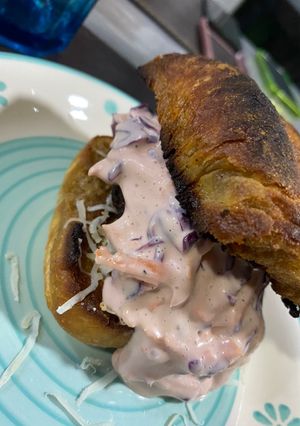 Una foto de Hamburguesa casera con coleslaw