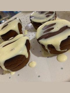 Una foto de Mini quequitos de chocolate (con crema)