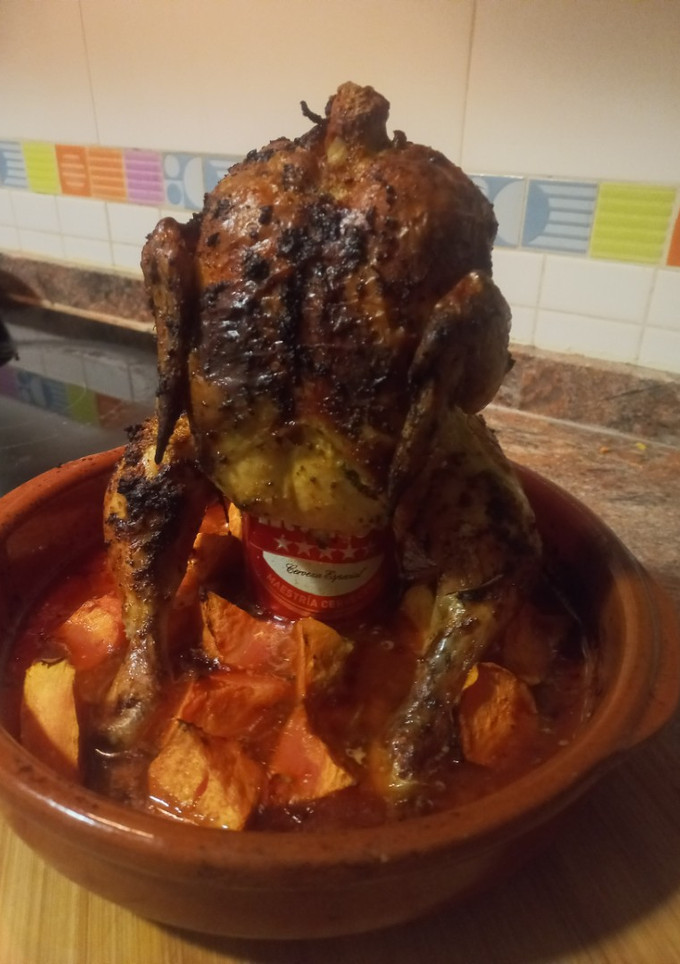 Una foto de Pollo sentado en cerveza 🍺