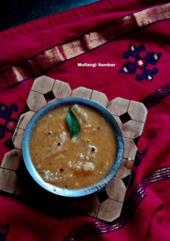 A picture of Mullangi Sambar / Mooli ka sambar.