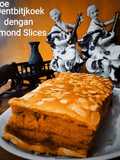 Spikoe Oentbitjkoek dengan Almond Slices